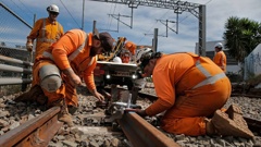 Work involved in the full Rail Network Rebuild was important in removing heat and temporary speed restrictions, problems that have plagued the railway network and hit headlines in the past month as it created delays for commuters. Photo / Alex Burton