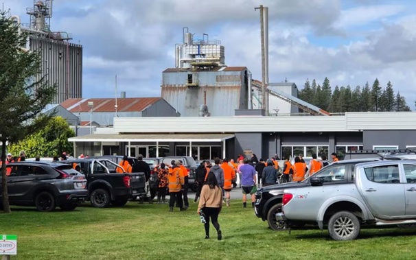 Workers heading into the Winstone Pulp International meeting after the closure of two of its mills. Photo / Alexa Cook, RNZ