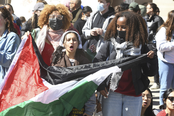 Several hundred students and pro-Palestinian supporters rally at the intersection of Grove and College Streets at Yale University. Photo / AP