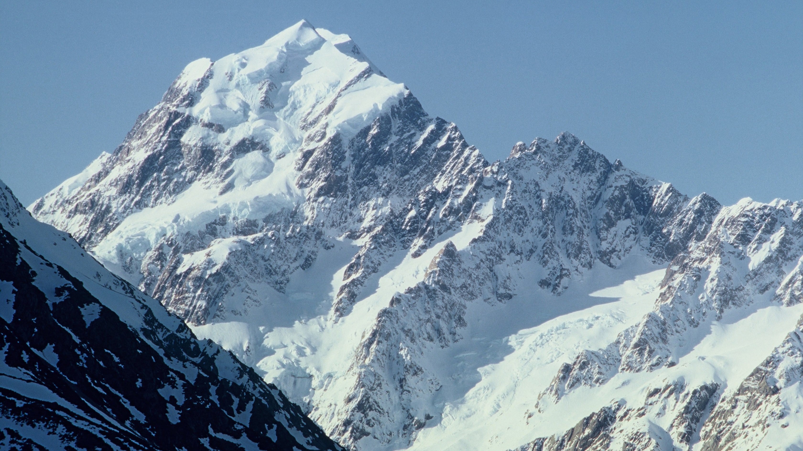 Two climbers died while attempting to ascend Aoraki Mt Cook last night. Photo / Les Molloy