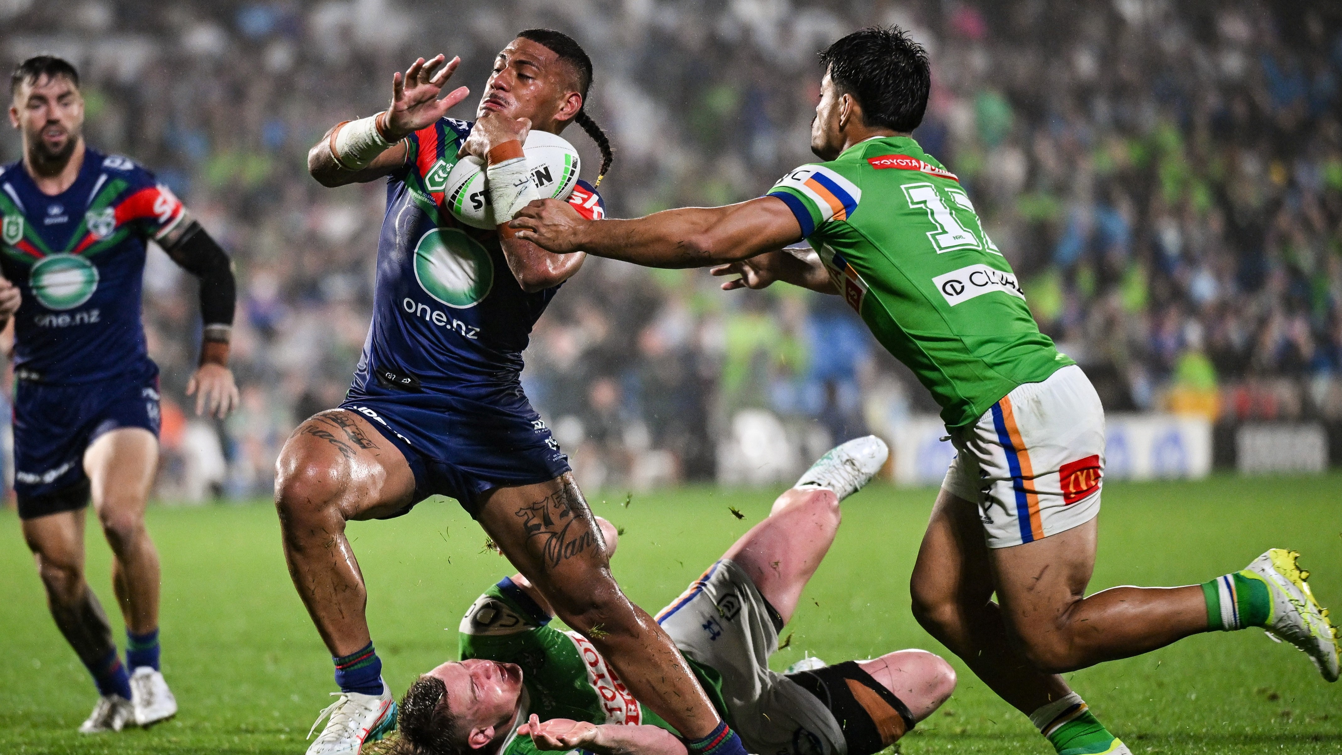 Warriors absorb, redirect pressure in thorough thrashing of Raiders 