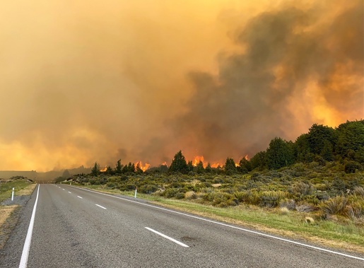 An out of control fire in Canterbury has doubled in size to nearly 980 hectares as crews battle to contain it.