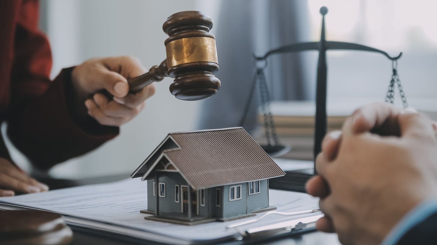 Friends’ house-buying dream ends in cleaning and power bill clash