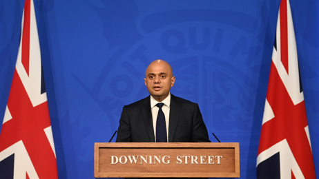 UK 'leaning towards' mandatory Covid vaccines for health care workers