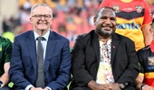 Australian Prime Minister Anthony Albanese and Papua New Guinean Prime Minister James Marape pose for a photo before the International match between the Australian Women's PMs XIII and PNG Women's PMs XIII at Suncorp Stadium on September 25, 2022 in Brisbane, Australia. (Photo by Bradley Kanaris/Getty Images)