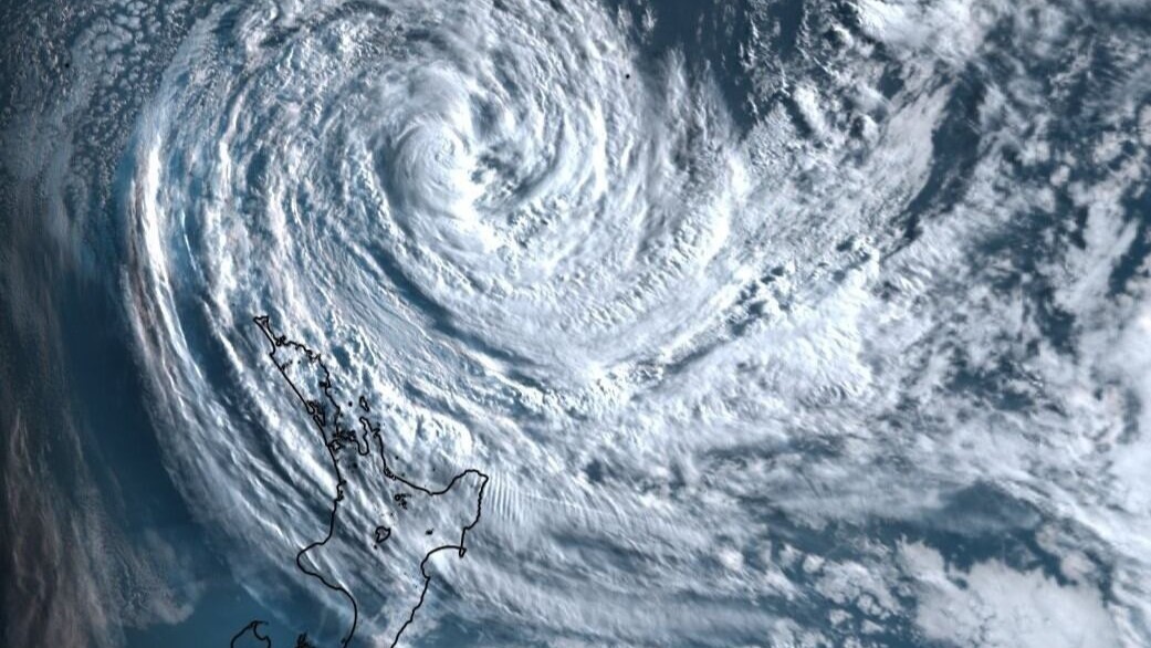 Torrential rain, 140km/h winds, 8m waves: Cyclone Vaianu set to hit North Island
