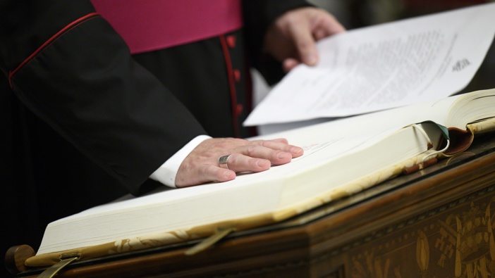 Conclave officials sign the oath of confidentiality at the Apostolic Palace on May 06, 2025 in Vatican City, Vatican. (Photo by Vatican Media via Vatican Pool/Getty Images)