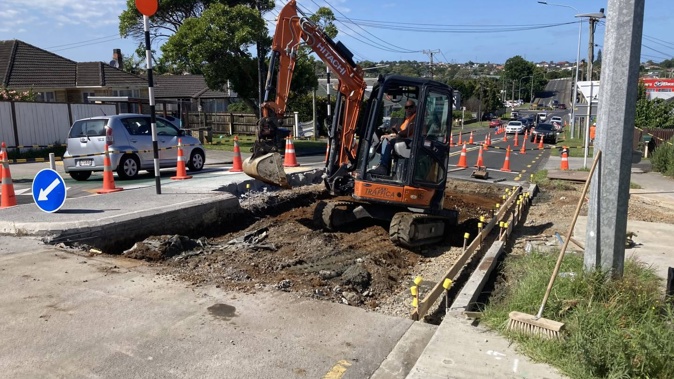 AT says the cost of installing and ripping up the pedestrian crossing at Hayr Rd in Three Kings was $600,000. Photo / Bernard Orsman