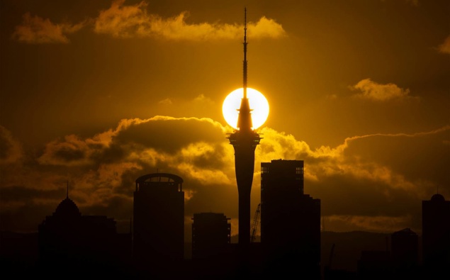 sun setting over auckland jpg?rmode=crop&rnd=132975258123700000&height=395&width=635&quality=95&scale=both.