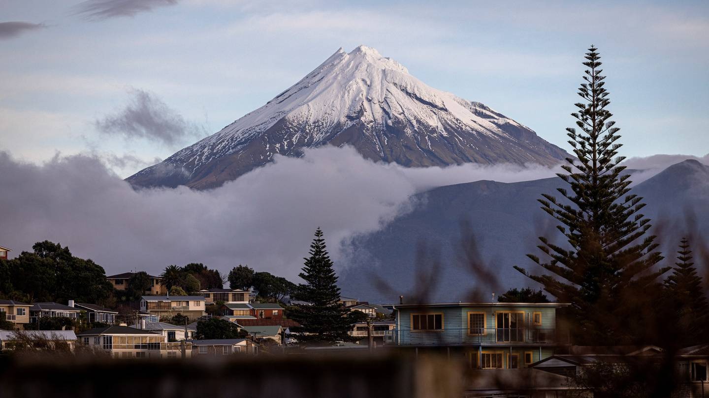 Taranaki and Tongariro are at high risk of avalanche today. Photo / Mike Scott