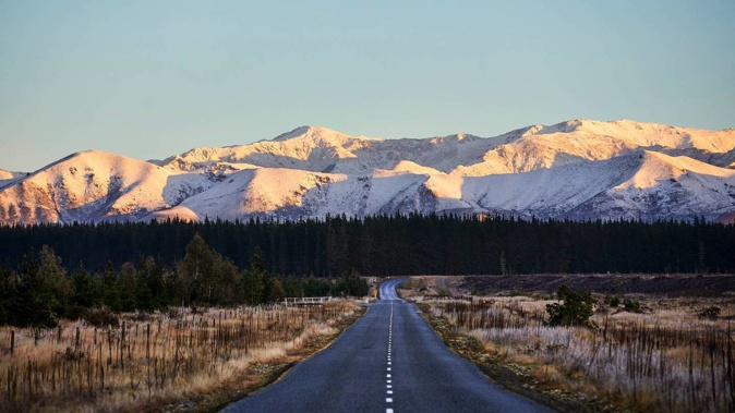 The Southern Alps leading to Porters Pass and Canterbury club ski fields. (Photo / Matt Crawford)