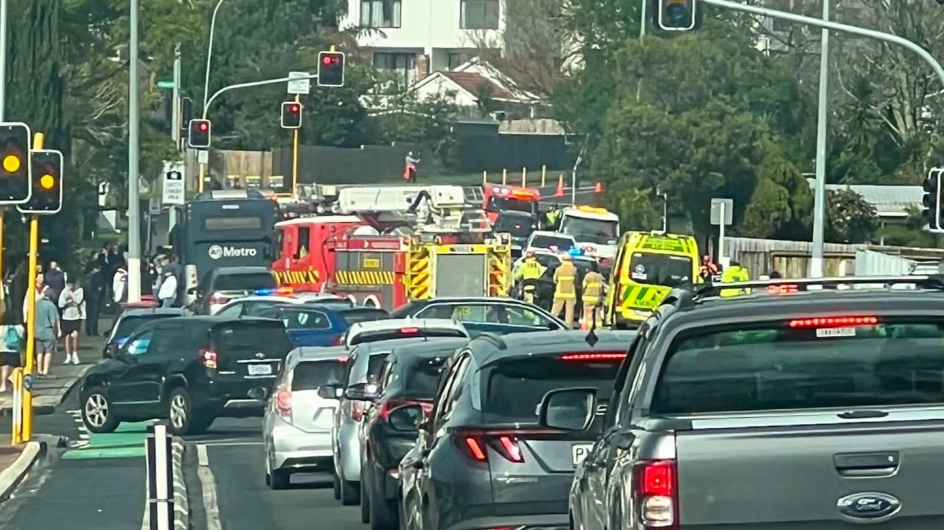 'Completely blocked': Serious crash between bus and cars on major West Auckland road