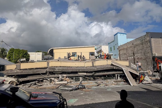 Rescuers search a collapsed building in Vanuatu capital Port Vila. Photo / AFP