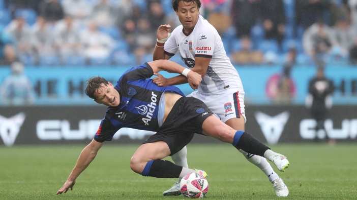 Dane Ingham (R) of Newcastle Jets FC and Nando Pijnaker (L) of Auckland FC fight for the ball during the round six A-League Men match between Auckland FC and Newcastle Jets at Go Media Stadium, on November 30, 2024, in Auckland, New Zealand. (Photo by Michael Bradley/Getty Images)