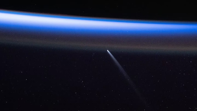 Comet C/2023 A3 (Tsuchinshan-ATLAS) as seen from the International Space Station while orbiting above the South Pacific Ocean southeast of New Zealand – but people on Earth can see it with the naked eye this week. Photo / Matthew Dominick, Nasa