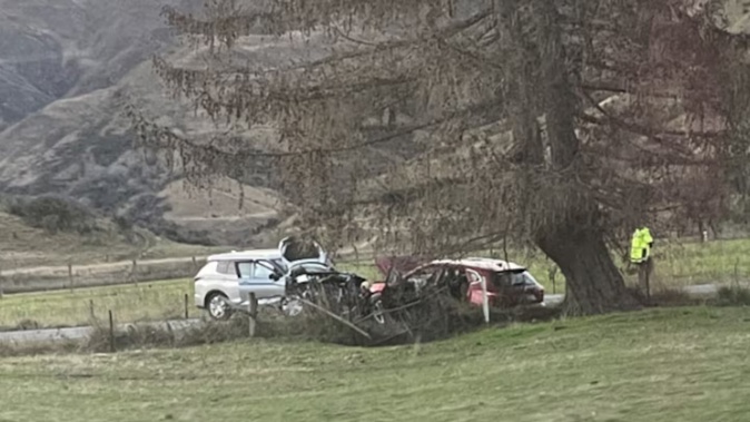 The crash occurred along the main route between Queenstown and Wānaka on Cardrona Valley Rd.