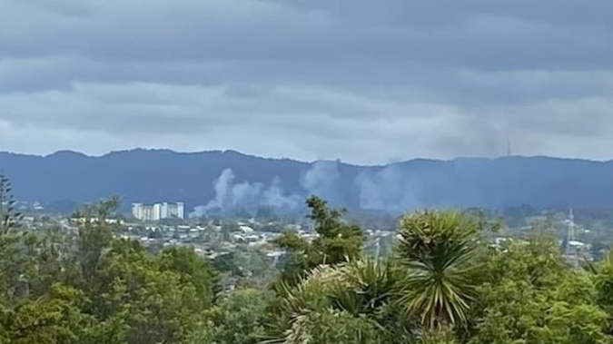 Smoke can be seen billowing across Auckland this afternoon as fire crews battle a blaze in Glen Eden. Photo / NZME