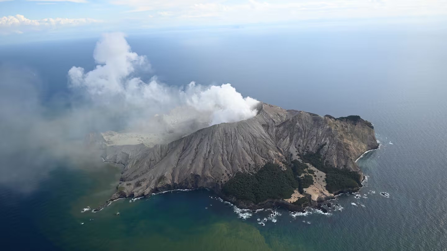 A helicopter pilot has told a coroner's inquiry about the scenes immediately after the Whakaari/White Island eruption in December 2019. Photo / George Novak