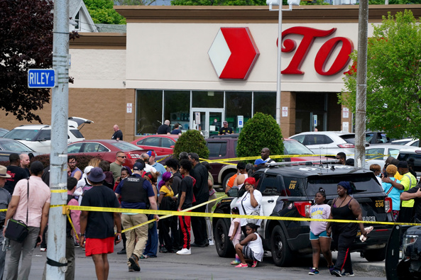People gather outside a supermarket in Buffalo, New York, where 10 people were killed on May 14. (Photo / AP)