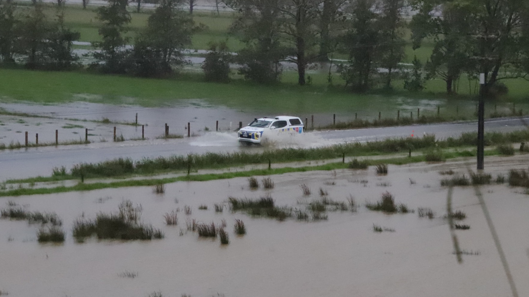 Live: Flooding surrounds homes, closes Northland roads; Minister Mark Mitchell to give update
