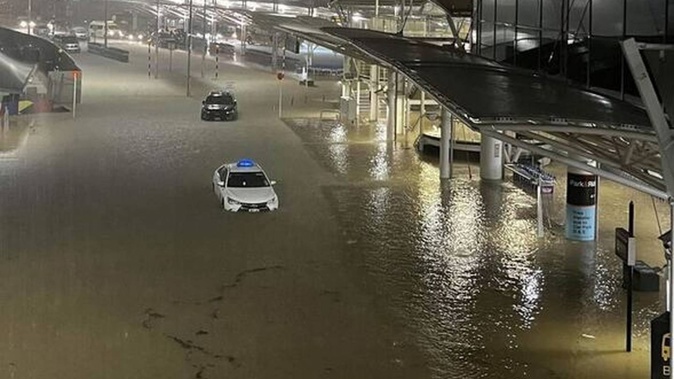Flooding at Auckland Airport on January 27. (Photo / Pamela Mills / Twitter)