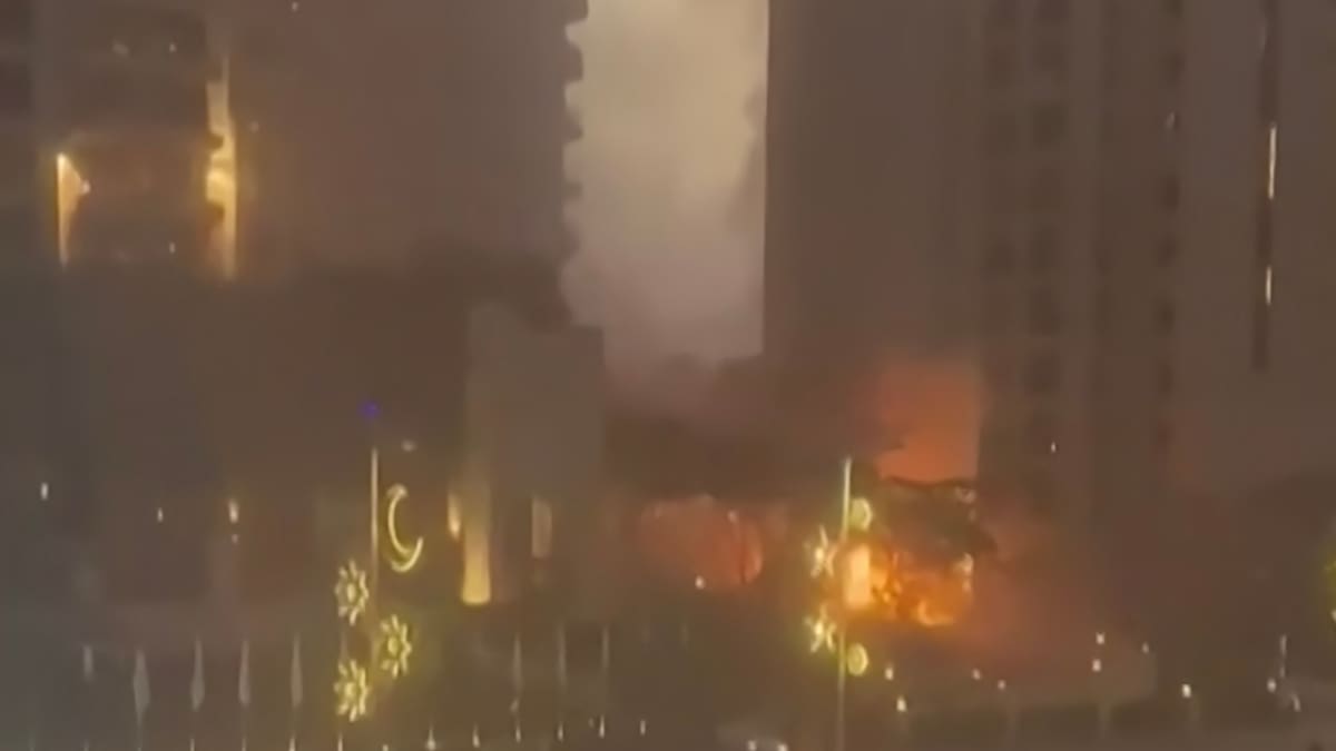 Emirates suspends flights to and from Dubai after Iranian missile strike