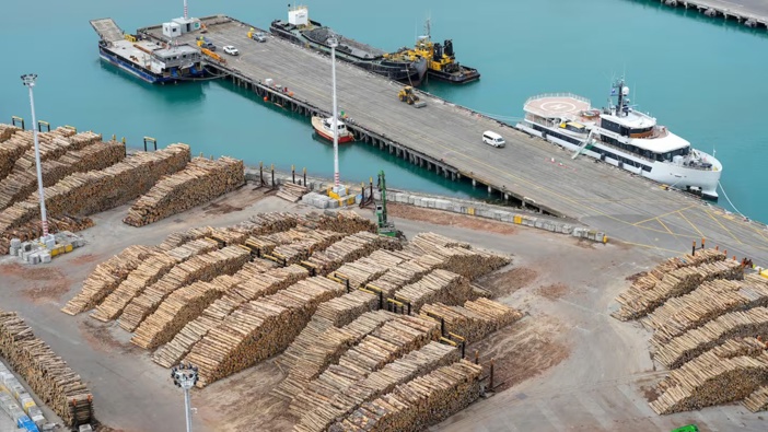 A new arrangement between Ernslaw One, KiwiRail and Napier Port will see a log train run daily on the Napier-Palmerston North line, five days a week directly to Napier Port.