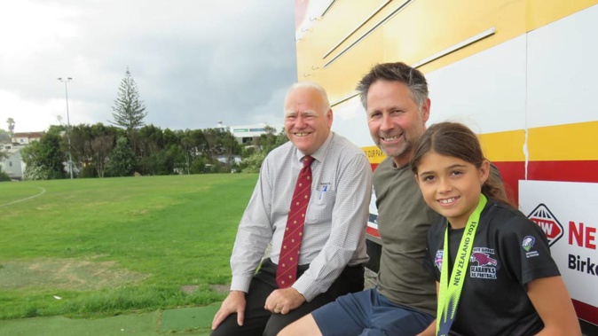Lucia, David Hurst, and Northcote Birkenhead Rugby Union and Sports Club president Simon Williamson. Photo / Supplied via rnz