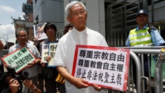 Hong Kong's outspoken cardinal Joseph Zen, center, and other religious protesters hold placards with "Respects religious freedom" written on them during a demonstration outside the China Liaison Office in Hong Kong, Wednesday, July 11, 2012. (Photo / AP)