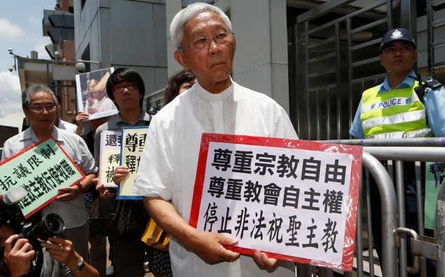 Hong Kong's outspoken cardinal Joseph Zen, center, and other religious protesters hold placards with "Respects religious freedom" written on them during a demonstration outside the China Liaison Office in Hong Kong, Wednesday, July 11, 2012. (Photo / AP)
