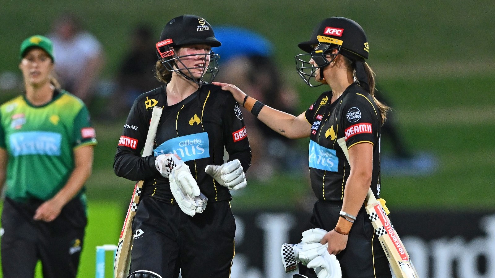 Georgia Plimmer (left) of the Wellington Blaze. Photo / Photosport.co.nz