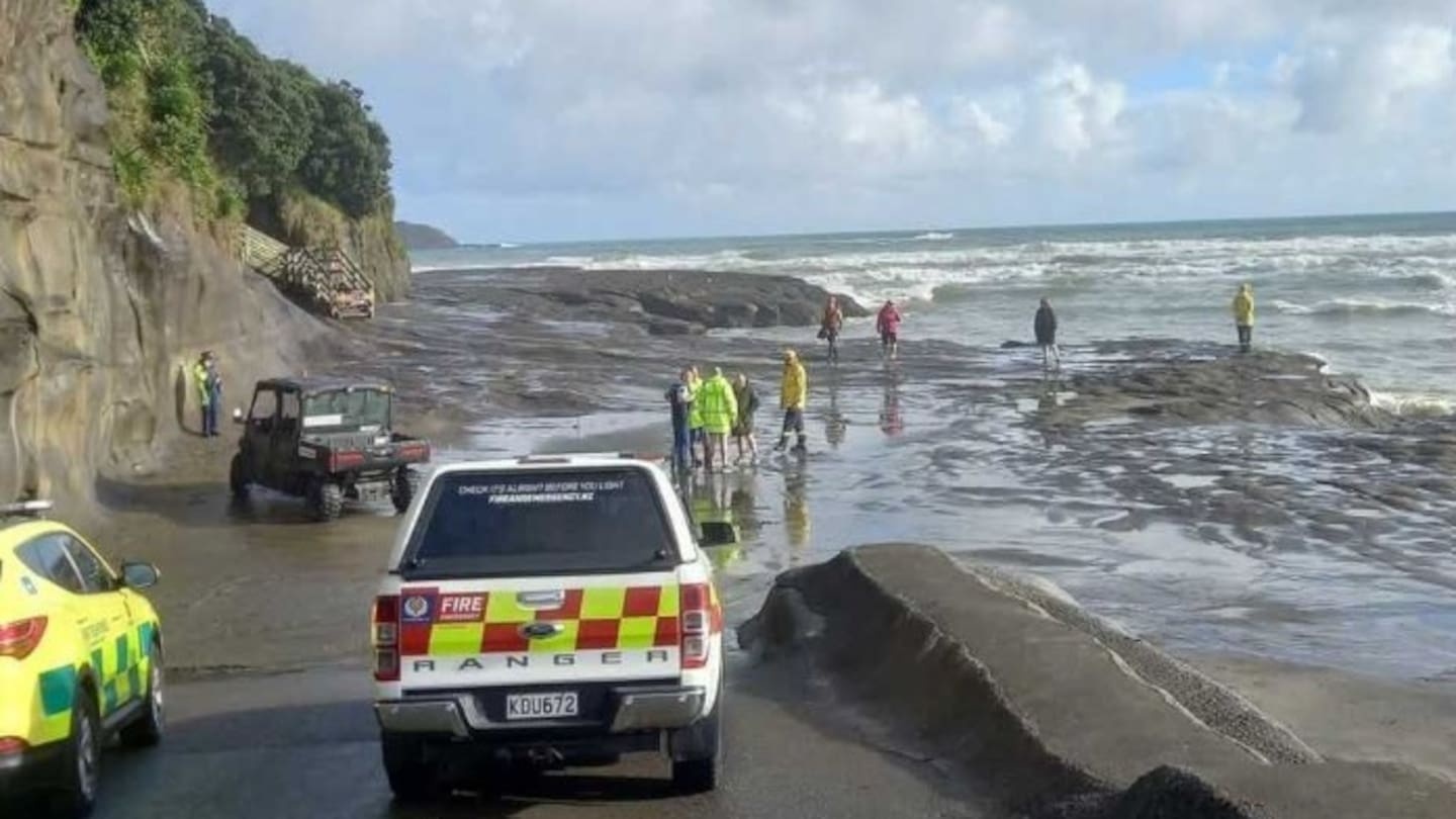 Muriwai tragedy: Harrowing account of 'freak wave' after man dies falling from rocks