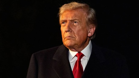 Donald Trump makes MidEast pit stop en route to Asia summits, Xi talks