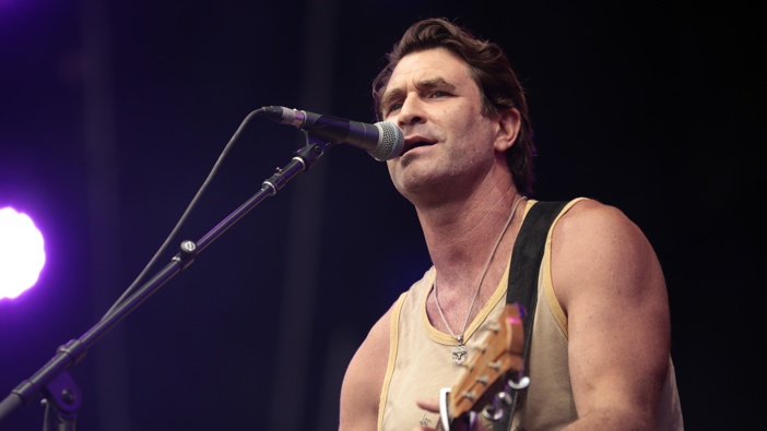Pete Murray performs during Fire Fight Australia at ANZ Stadium on February 16, 2020 in Sydney, Australia. (Photo by Cole Bennetts/Getty Images)