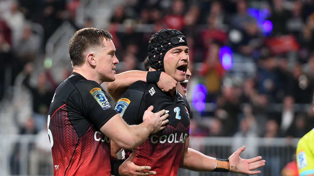 Crusaders beat Chiefs 36-32