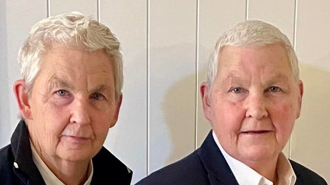 The Topp Twins are continuing their battle with cancer.