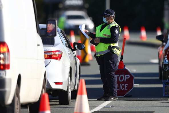 Queensland Police stop vehicles on the Queensland border August 20 (Photo / Getty)