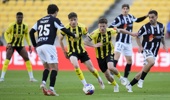 Fin Conchie of the Phoenix chases a loose ball during the round five A-League Men match between Wellington Phoenix and Macarthur FC at Sky Stadium, on November 22, 2025, in Wellington, New Zealand. (Photo by Hagen Hopkins/Getty Images)