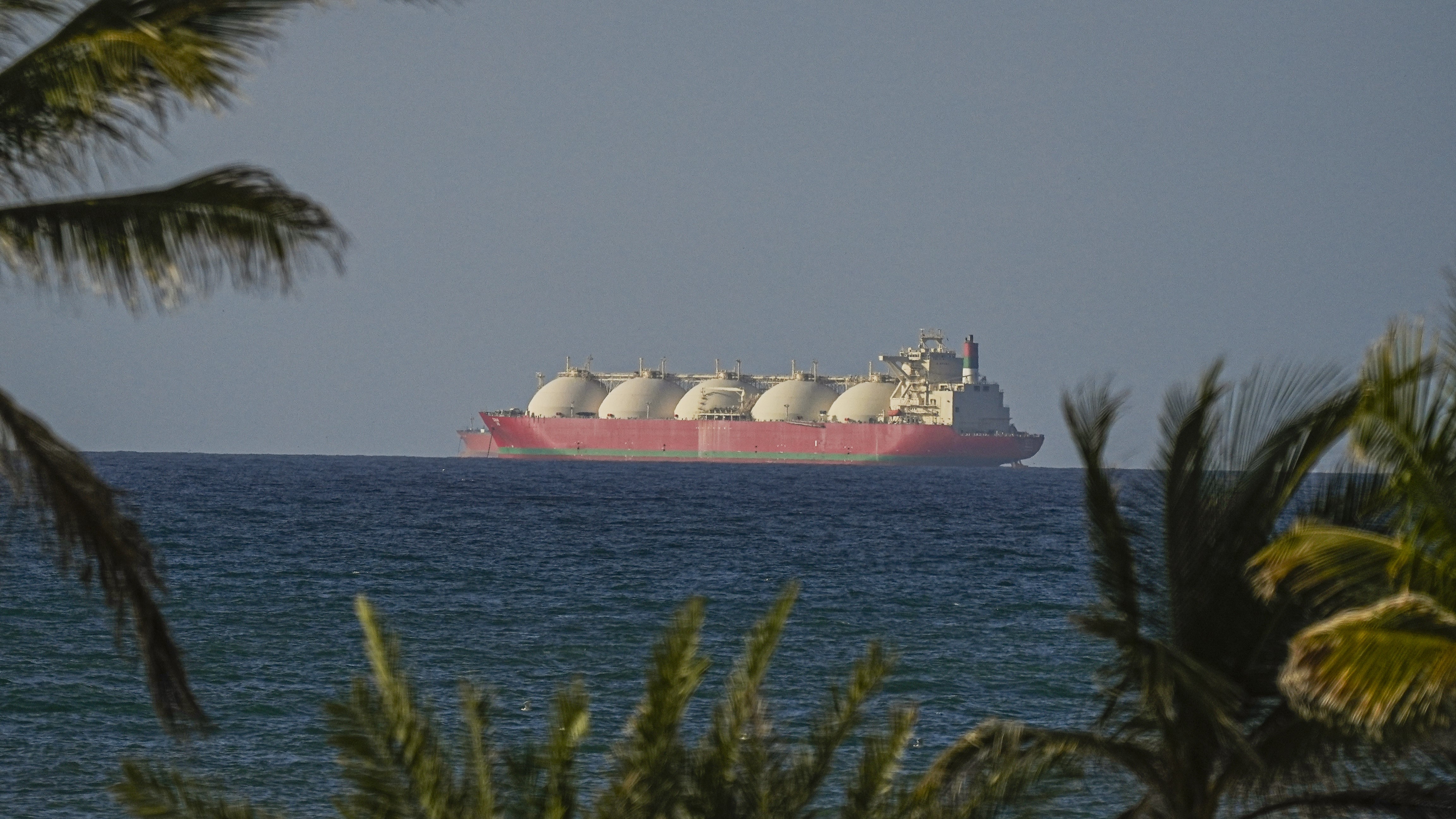 'Hand on the tiller': Iran's "gaining leverage" from ceasefire, national security expert says 