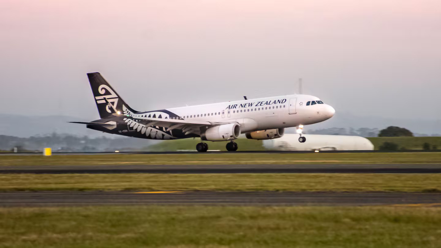 Pacific-bound flights turned around over aircraft problems