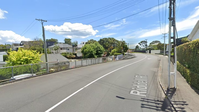 The incident occurred on Riddell Rd in Glendowie yesterday between 4pm and 4.15pm. Photo / Google