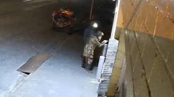 Watch: ‘Our focus is the children’: Cops issue plea after fugitive Tom Phillips robbery video