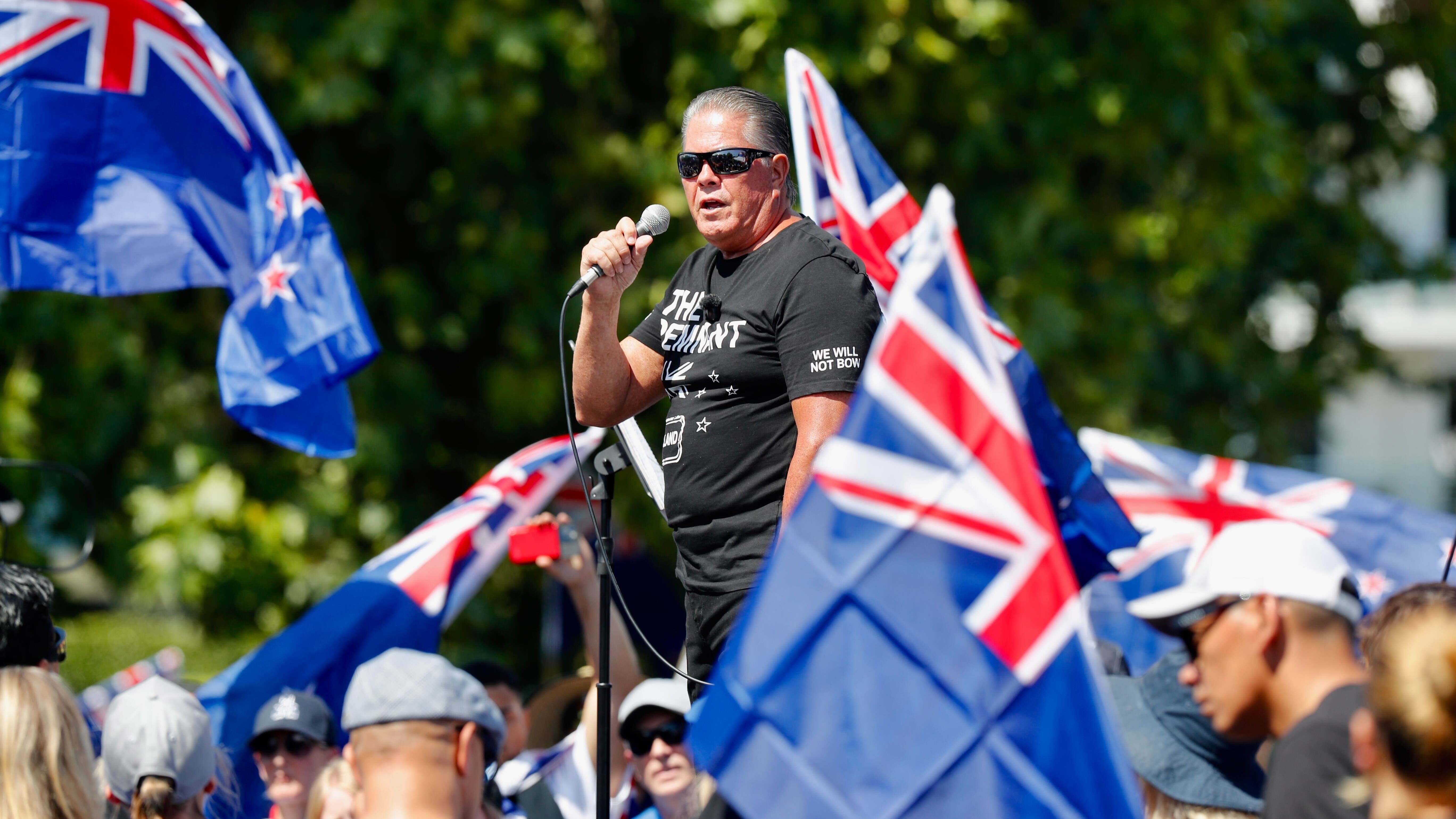 Brian Tamaki takes the stage as police block Auckland Harbour Bridge